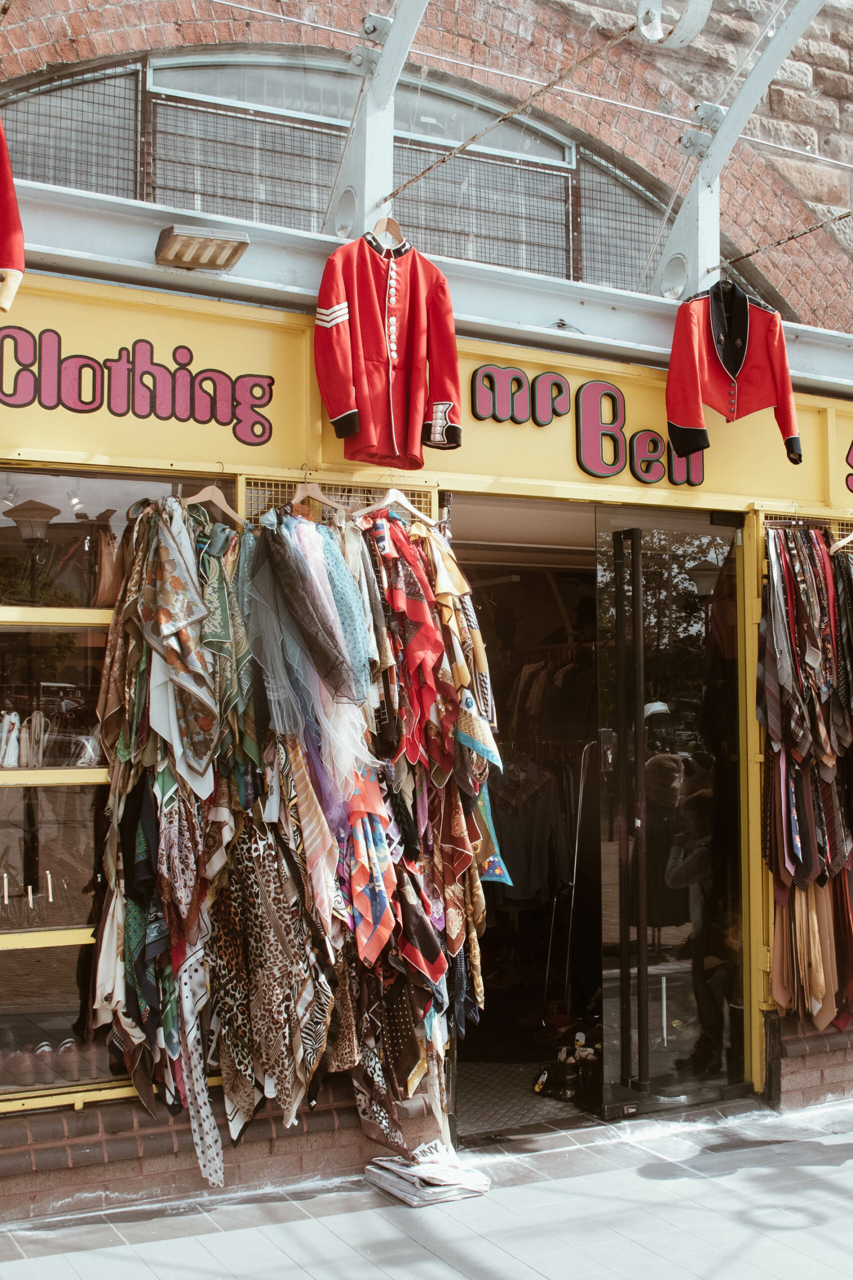 Risparmiare: le migliori città britanniche per lo shopping di seconda mano