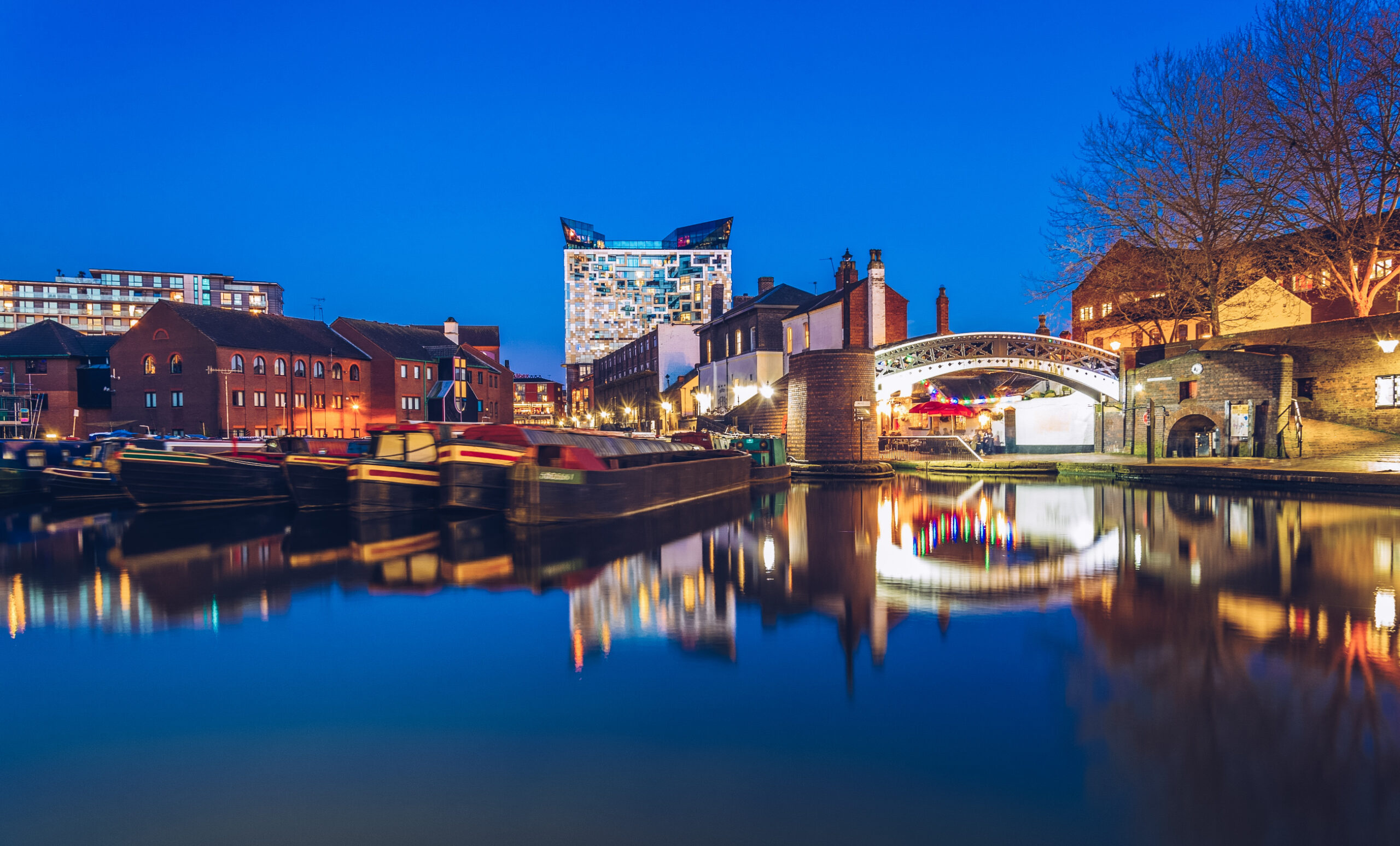 Attraversate da un fiume: città con canali poco conosciute in Europa