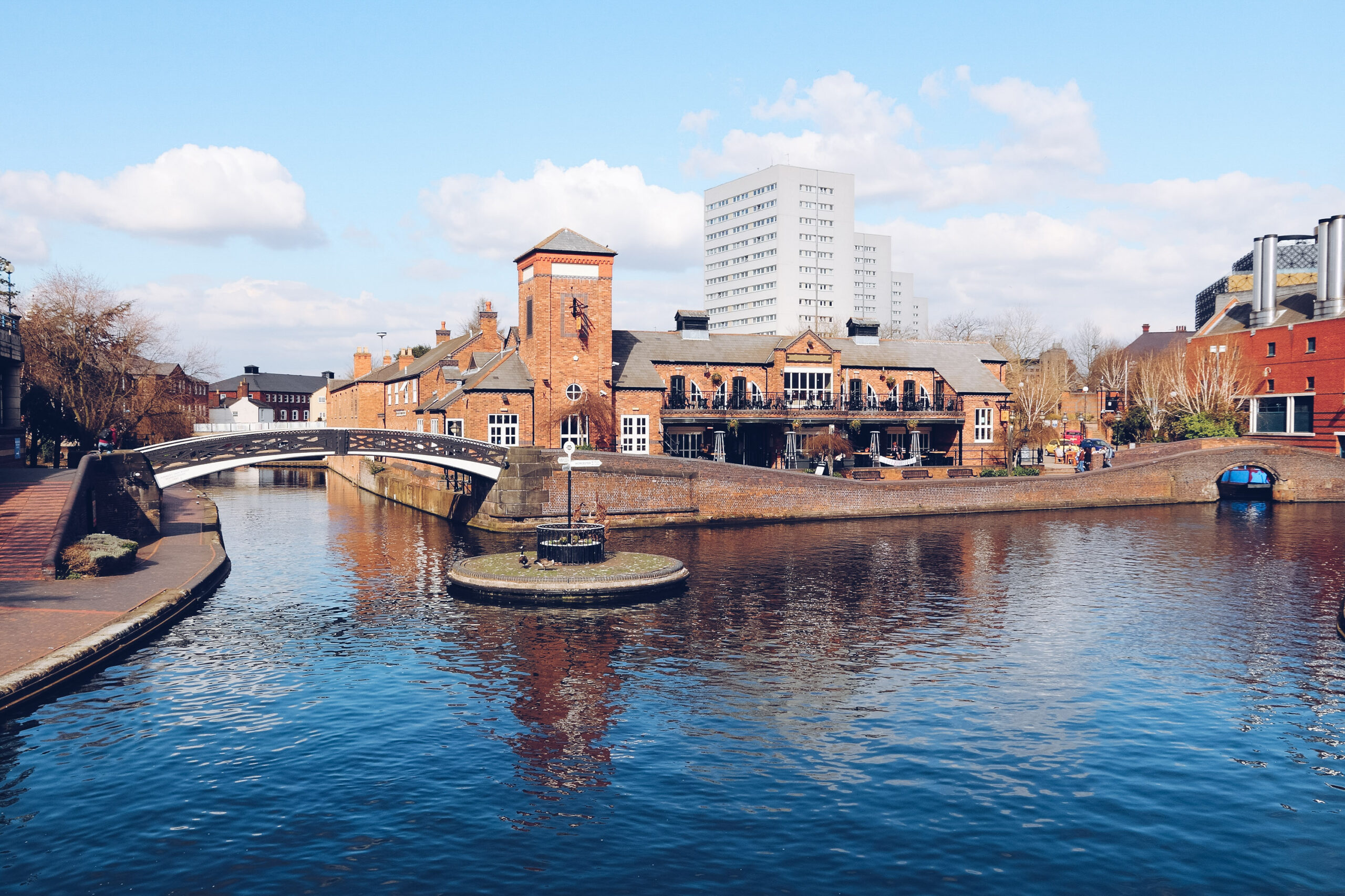 Attraversate da un fiume: città con canali poco conosciute in Europa