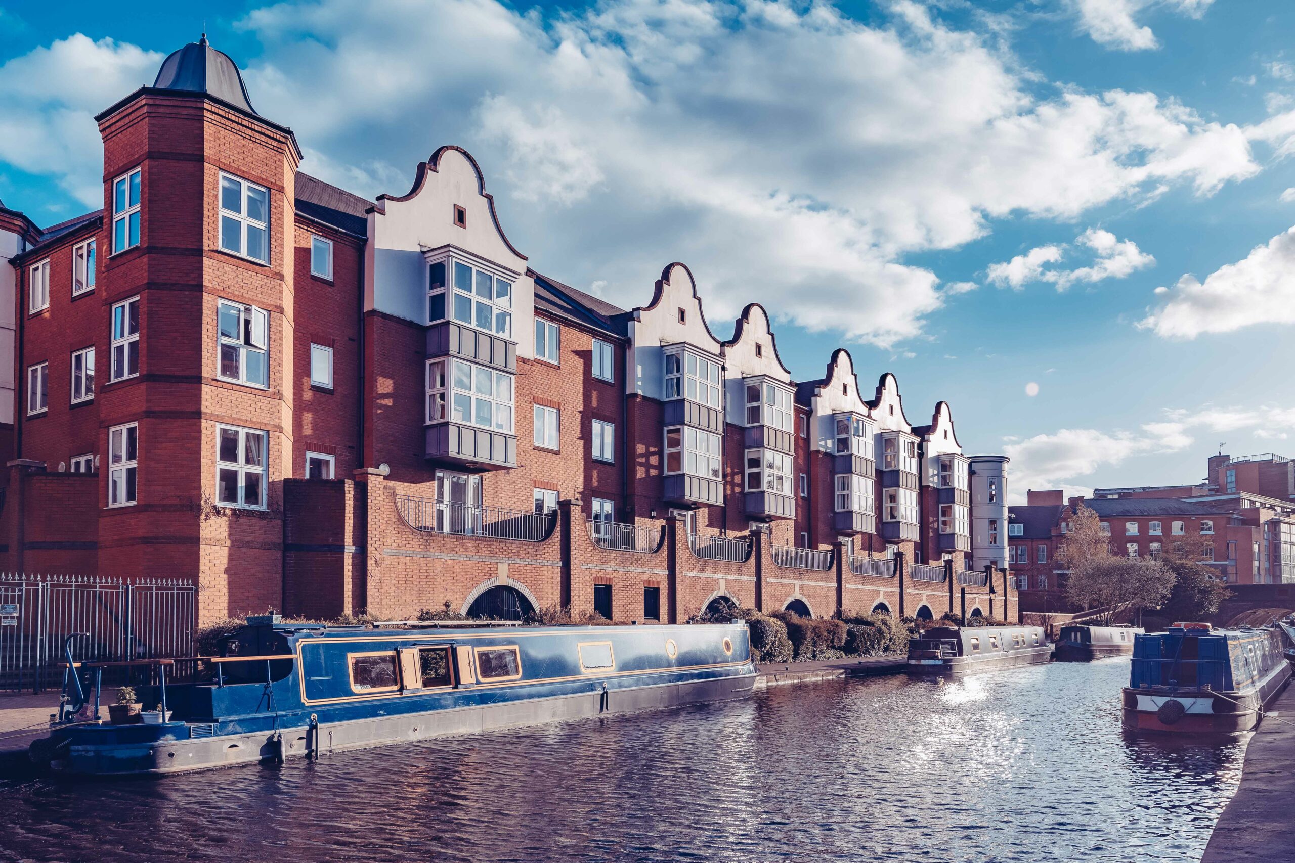 Attraversate da un fiume: città con canali poco conosciute in Europa